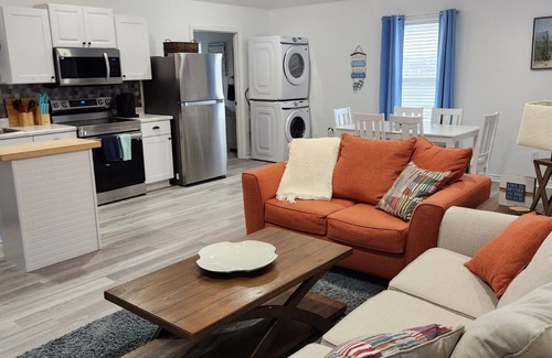 Surfside Beach House | Family Vacation Getawayn3 Bedroom 2 Bathroom Sleeps 8