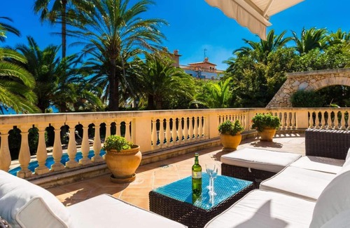 Cala Bona Villa | Family villa close to the sea.
