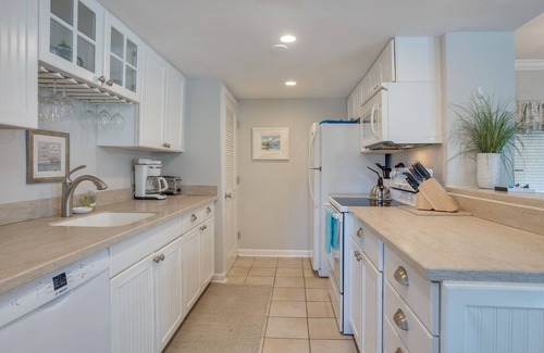 Hilton Head Island Condo | Family Villa w/Park Views, Walk to Beach/Shops, Patio, Bikes
