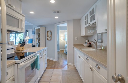Hilton Head Island Condo | Family Villa w/Park Views, Walk to Beach/Shops, Patio, Bikes