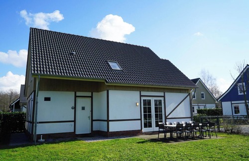 Susteren House | Family villa with 6 bedrooms, 2 bathrooms and a garden