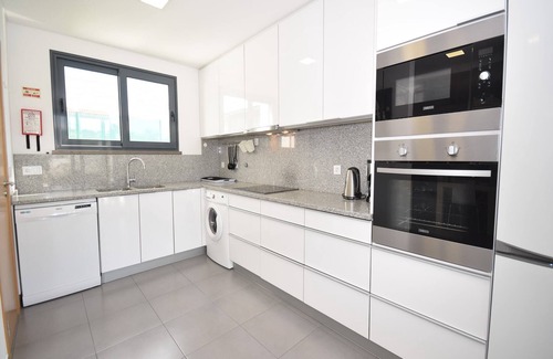 Foz do Arelho Villa | Family Villa with Terrace and Pool