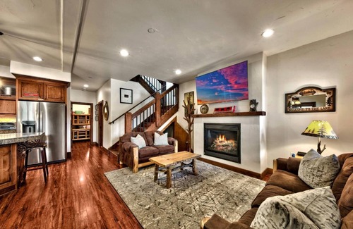 Al Tahoe House | Famous Cabin - Hot Tub, Pet Friendly