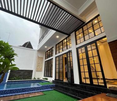 Mertoyudan House | Fanade Guesthouse