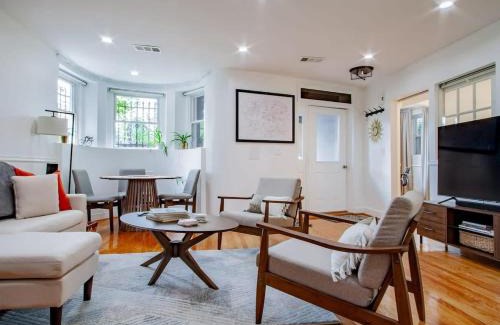 Truxton Circle House | Fancy 1-BR in Central Location Parking available