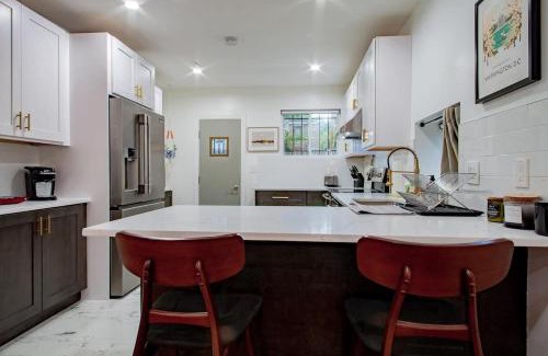 Truxton Circle House | Fancy 1-BR in Central Location Parking available