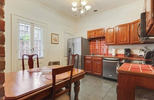 French Quarter Hotel | Fancy and Unique 2-Bedroom Stay – Classic New Orleans Charm