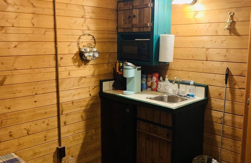 Hayward Cabin | Fancy Fireflies - Charming studio cabin amidst the trees right on Lake Hayward!
