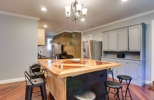 Spottswood House | Fancy Hill Estate w/ Hot Tubs & Waterfront View!