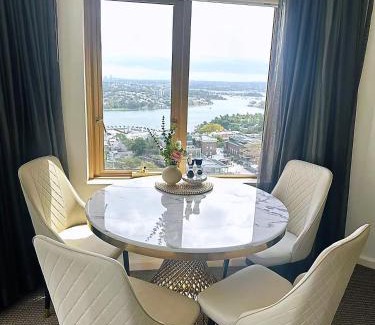 The Rocks Apartment | Fancy home with water view in the rocks