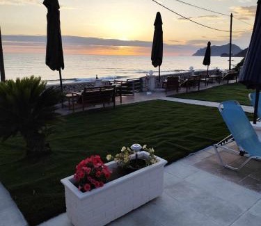 Agios Gordios Apartment | Fanis seafront apartments