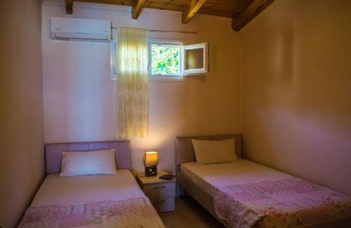 Agios Gordios Apartment | Fanis seafront apartments