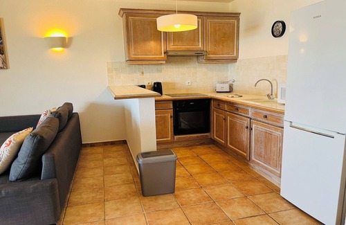 Orient Bay Apartment | Fanny 3, Oriental Bay village square, front row sea view!