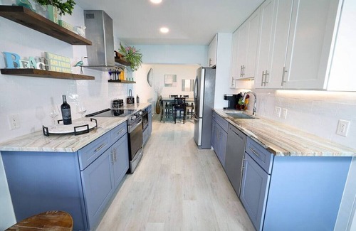 Pompano Beach House | Fanta-Sea Cove- Enjoy the tropical oasis with spa and short drive to the beach.