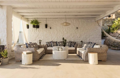 Ano Mera Villa | Fantastic 6 Br Villa Located In a Great Location