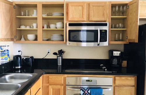 Kissimmee House | Fantastic 1900sq, 3 Mi to Disney, New POOL/Water Slide, Free parking/WiFi
