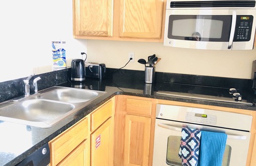 Kissimmee House | Fantastic 1900sq, 3 Mi to Disney, New POOL/Water Slide, Free parking/WiFi