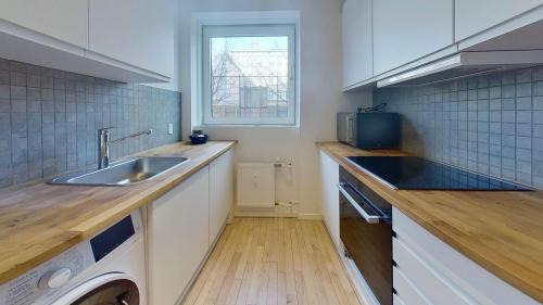 Frederiksberg C Apartment | Fantastic 2-BR apartment in Frederiksberg C - 241