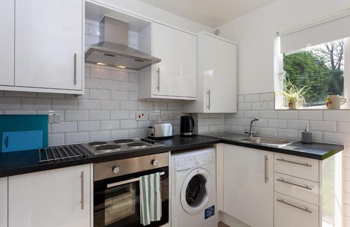 Brockley Apartment | Fantastic 2BD Garden Flat in South London!