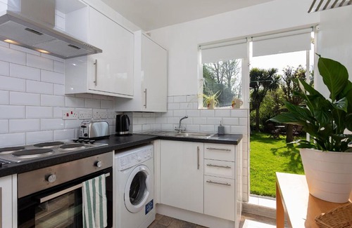 Brockley Apartment | Fantastic 2BD Garden Flat in South London!