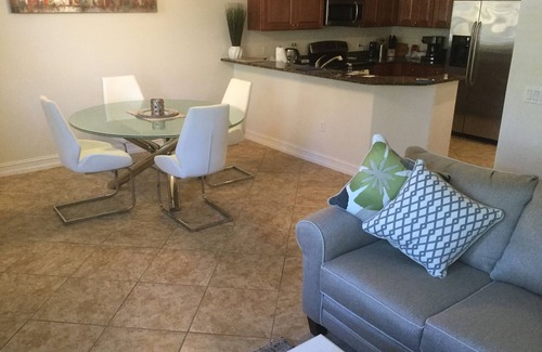 Ole House | Fantastic 3 Bed Olé home with Rialto Street location.