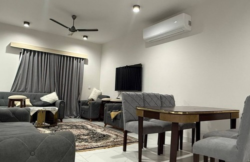 Salalah Apartment | Fantastic 3-bedroom apartment with AC, WIFi in Salalah & public swimming pool