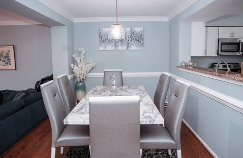 Springfield House | Fantastic 3-bedroom townhome with in Springfield