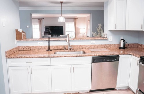 Springfield House | Fantastic 3-bedroom townhome with in Springfield