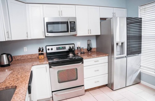 Springfield House | Fantastic 3-bedroom townhome with in Springfield