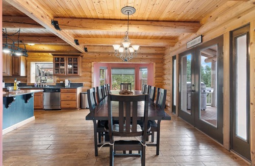 Duck Creek Village Cabin | Fantastic 5-bedroom Cabin with Wi-Fi in Duck Creek Village NEW LISTING