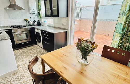 Capuchinos Apartment | Fantastic and comfortable 2 bedroom apartment in the center. With parking.