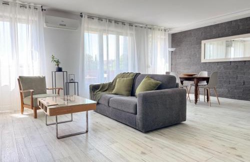 Le Pontet Apartment | fantastic apartment 75m2 Big pool private parking top location