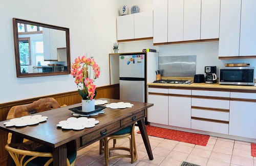 Waialee Apartment | FANTASTIC apartment in charming Haleiwa with WiFi, AC beachfront