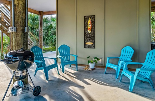 Villa Primera House | Fantastic beach oasis with furnished balcony, WiFi, beach access & private W/D