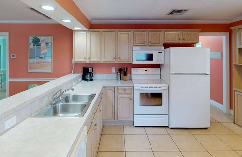 Madeira Beach Condo | Fantastic Beachfront Resort. Extra Roomy and Comfortable.