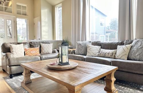 Medford House | Fantastic Bright 4 Bedroom- Deck - Fireplaces