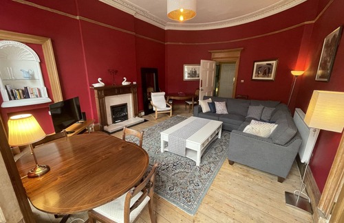 New Town Apartment | Fantastic city centre location - Spacious 3 bedroom apartment