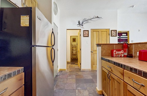 Taos Ski Valley Condo | Fantastic condo close to skiing with fireplace, gym, Ping-Pong - Snowbirds okay