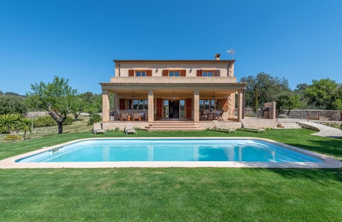 Arta Villa | Fantastic Country House with Pool, Wi-Fi, Veranda and Garden