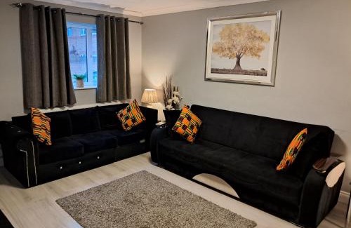 Custom House Apartment | FANTASTIC COZY 3bed Hse London ExCEL Free Parking WIFI Sleeps 6