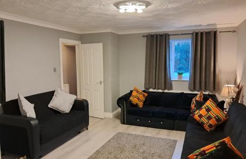 Custom House Apartment | FANTASTIC COZY 3bed Hse London ExCEL Free Parking WIFI Sleeps 6