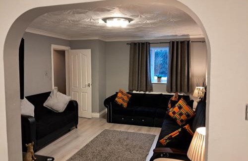 Custom House Apartment | FANTASTIC COZY 3bed Hse London ExCEL Free Parking WIFI Sleeps 6