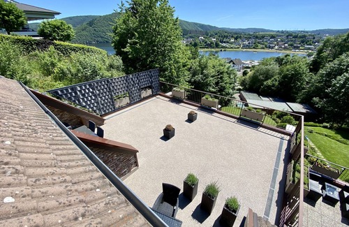 Woffelsbach Condo | Fantastic maisonette apartment on a south-facing slope above the Rursee in Woffelsbach