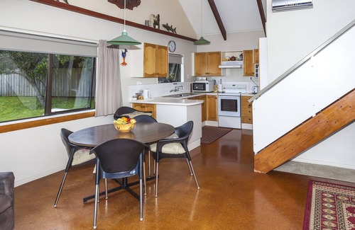Hot Water Beach House | Fantastic Family Holiday Home with Breathtaking Views over Hot Water Beach