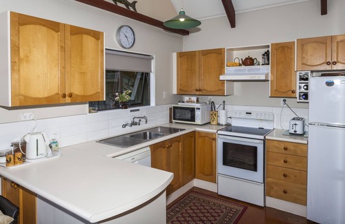 Hot Water Beach House | Fantastic Family Holiday Home with Breathtaking Views over Hot Water Beach