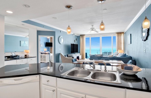 Gulf Shores Condo | Fantastic gulf front condo with Gulf view from bed. WALKING DISTANCE TO ALL!