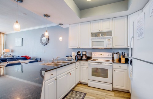 Gulf Shores Condo | Fantastic gulf front condo with Gulf view from bed. WALKING DISTANCE TO ALL!