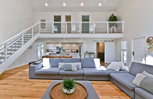 Northeast Virginia Beach House | Fantastic home in the heart of the VB Resort Area Walk to Beach, Boardwalk.