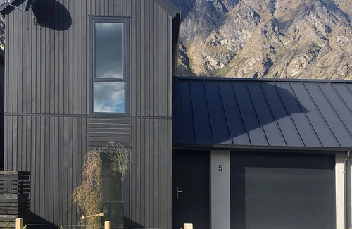 Kawarau Falls House | Fantastic home in Jacks Point, Free Parking & WIFI