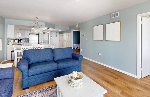 Orange Beach Condo | Fantastic Home Located in Beachfront Building w/Shared Pool & Hot Tub, WiFi, AC